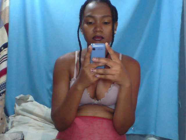 Tania6668 live cam on BongaCams