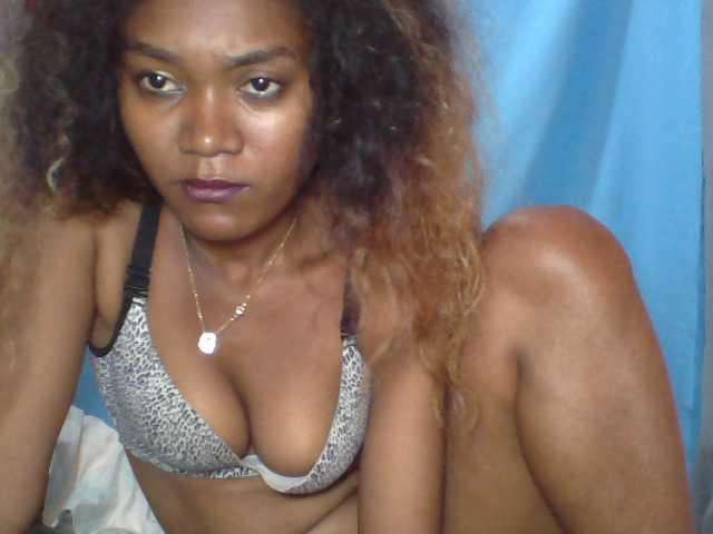 Tania6668 live cam on BongaCams