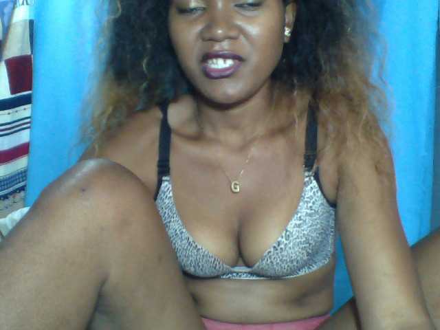 Tania6668 live cam on BongaCams