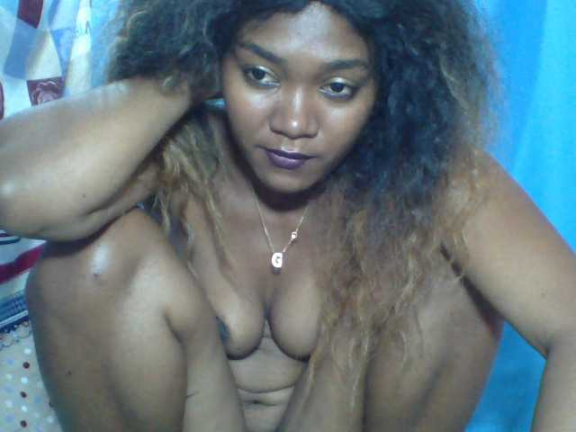Tania6668 live cam on BongaCams
