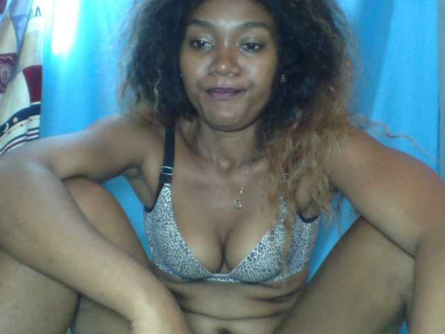 Tania6668 live cam on BongaCams
