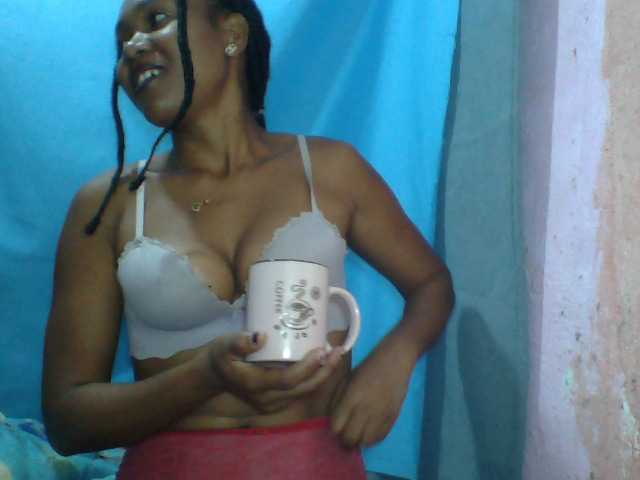 Tania6668 live cam on BongaCams