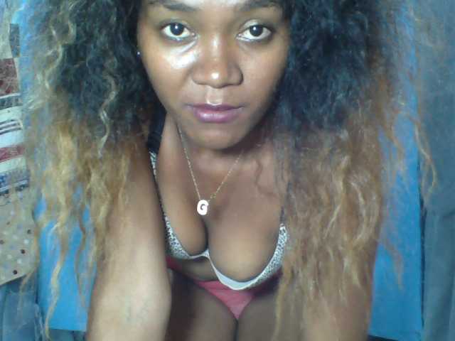 Tania6668 live cam on BongaCams