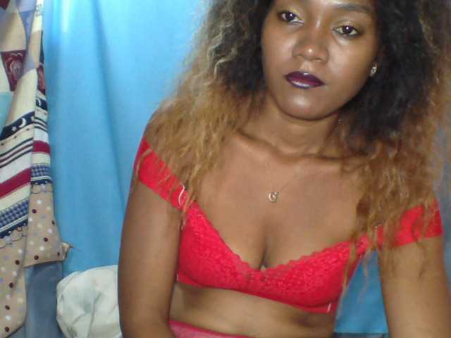 Tania6668 live cam on BongaCams
