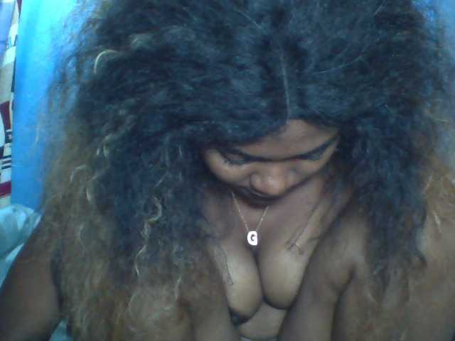 Tania6668 live cam on BongaCams
