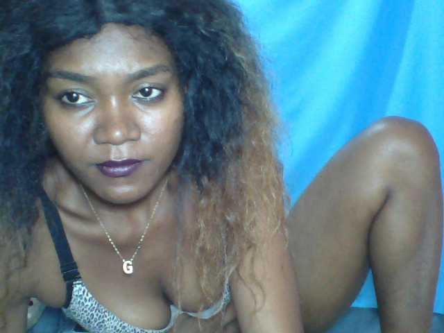 Tania6668 live cam on BongaCams