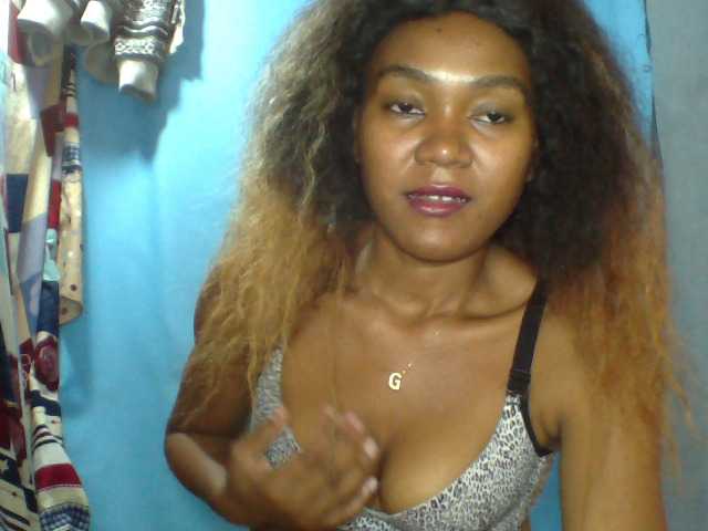 Tania6668 live cam on BongaCams