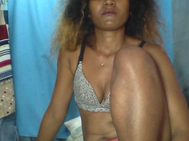 Tania6668 live cam on BongaCams