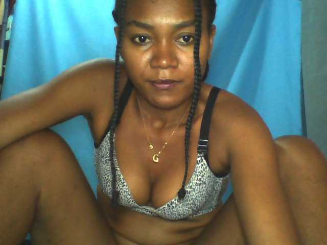 Tania6668 live cam on BongaCams