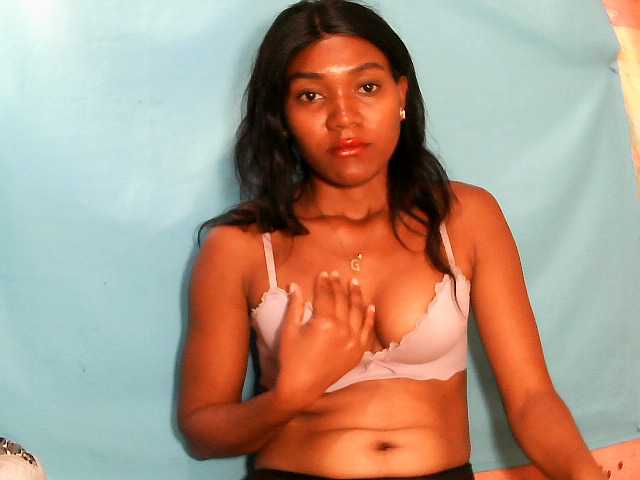 Tania6668 live cam on BongaCams