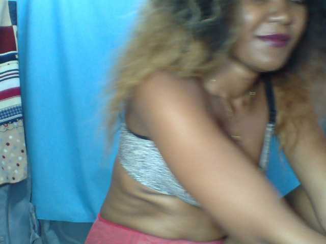 Tania6668 live cam on BongaCams