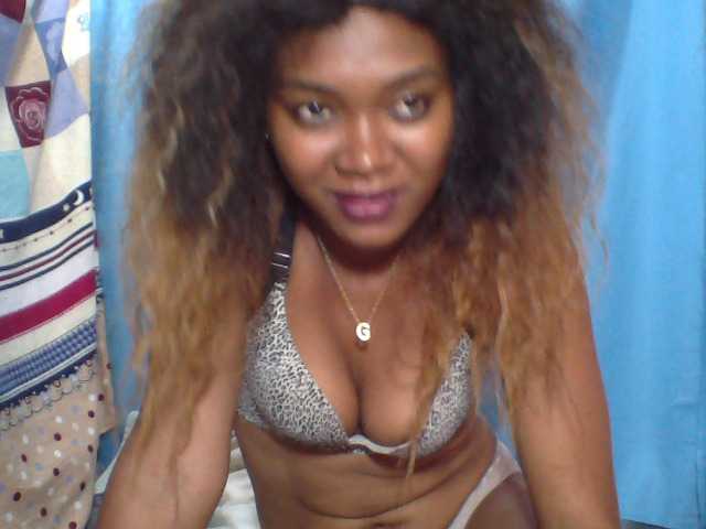 Tania6668 live cam on BongaCams