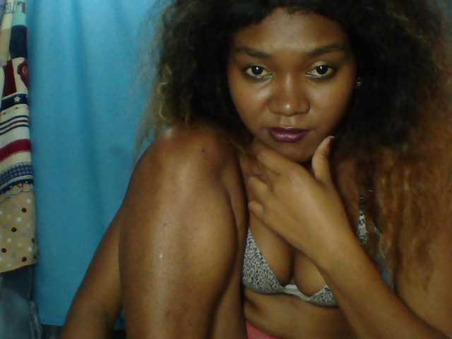 Tania6668 live cam on BongaCams