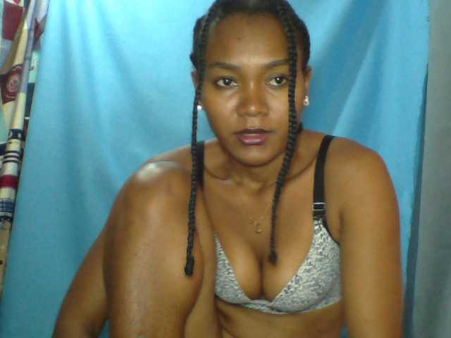 Tania6668 live cam on BongaCams