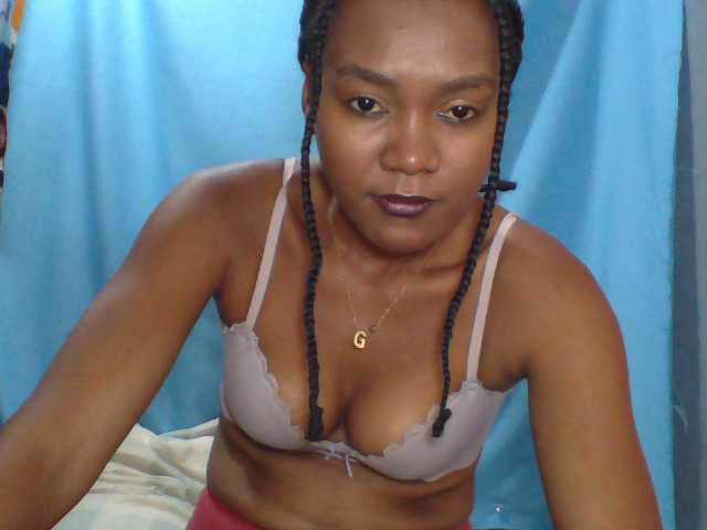 Tania6668 live cam on BongaCams