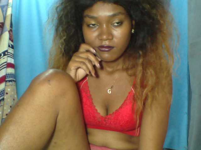 Tania6668 live cam on BongaCams