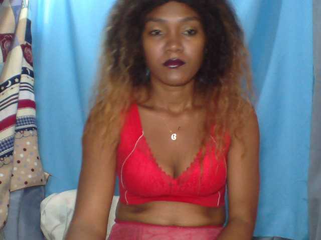 Tania6668 live cam on BongaCams