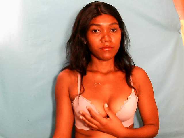 Tania6668 live cam on BongaCams