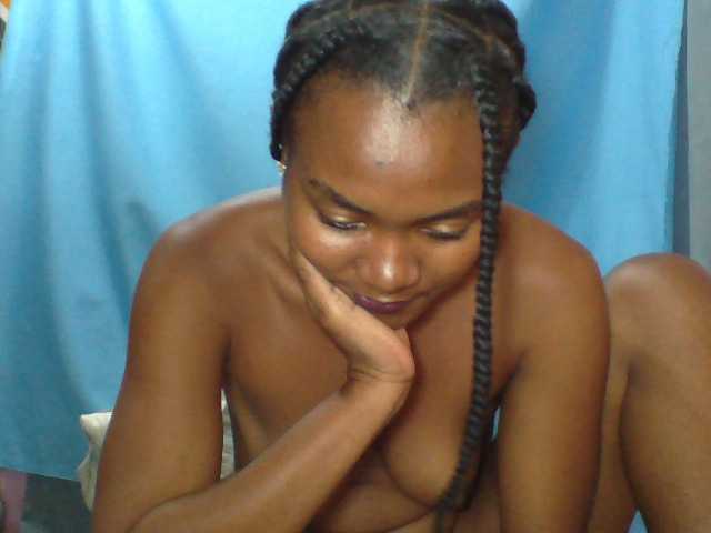 Tania6668 live cam on BongaCams