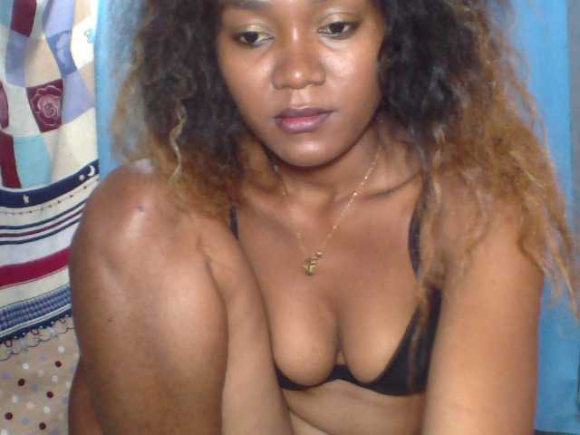 Tania6668 live cam on BongaCams
