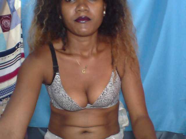 Tania6668 live cam on BongaCams