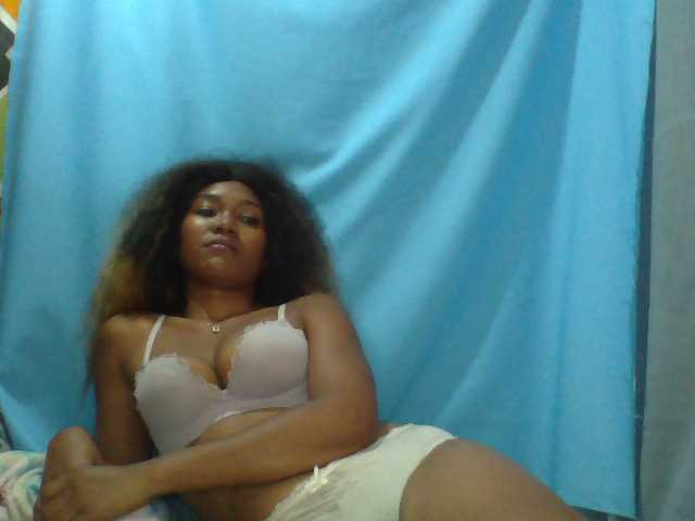 Tania6668 live cam on BongaCams