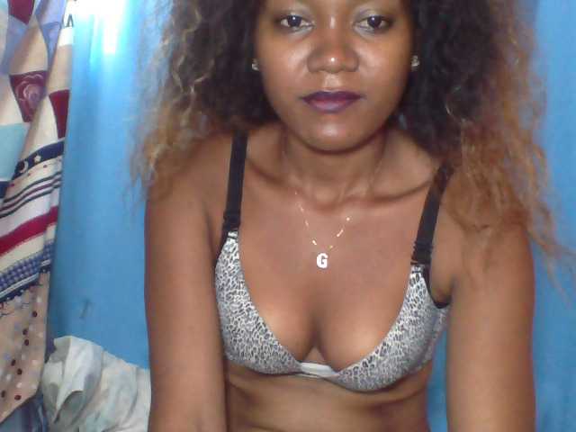 Tania6668 live cam on BongaCams