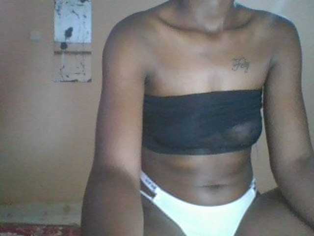 Petitecutie live cam on BongaCams