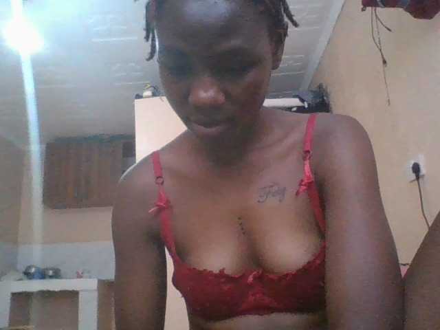 Petitecutie live cam on BongaCams