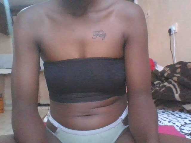 Petitecutie live cam on BongaCams