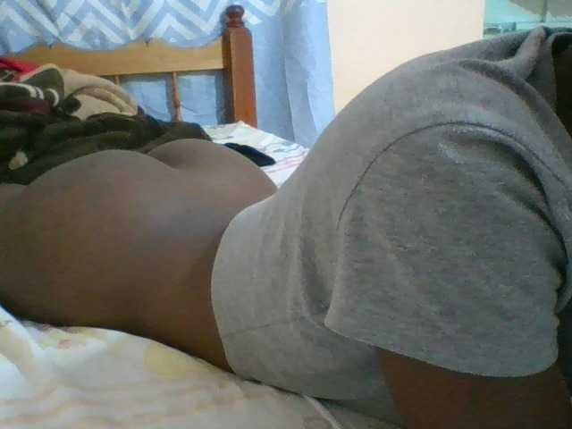 Petitecutie live cam on BongaCams