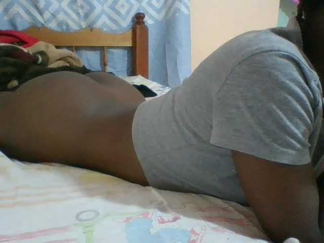 Petitecutie live cam on BongaCams