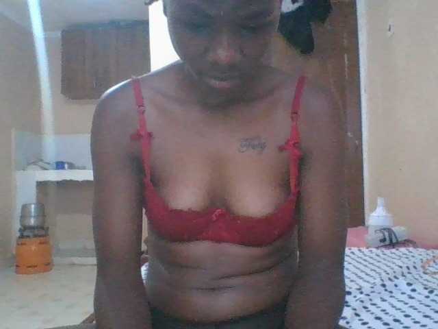 Petitecutie live cam on BongaCams