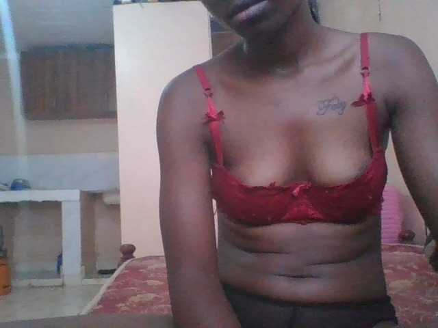 Petitecutie live cam on BongaCams