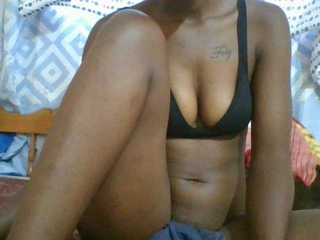 Petitecutie live cam on BongaCams