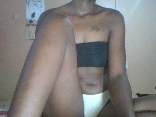 Petitecutie live cam on BongaCams