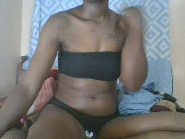 Petitecutie live cam on BongaCams