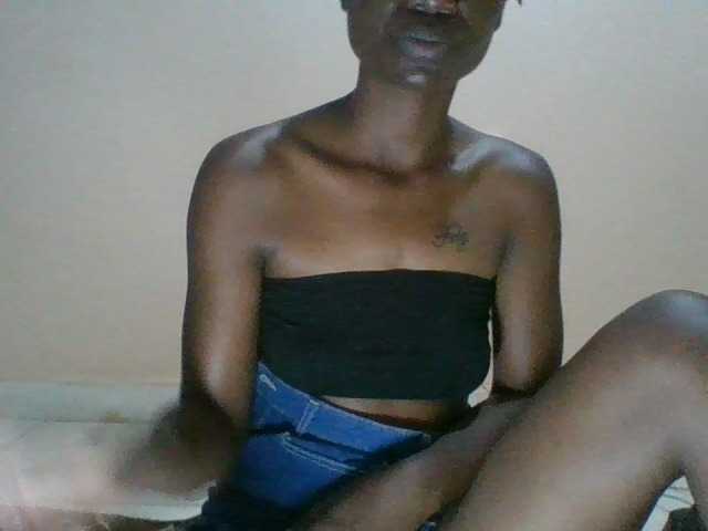 Petitecutie live cam on BongaCams