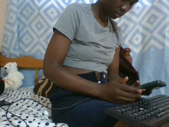 Petitecutie live cam on BongaCams