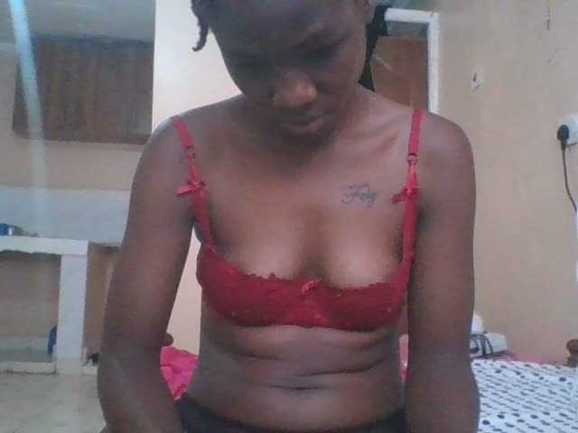 Petitecutie live cam on BongaCams