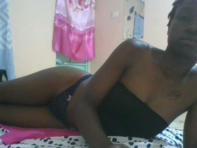 Petitecutie live cam on BongaCams