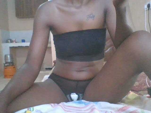 Petitecutie live cam on BongaCams