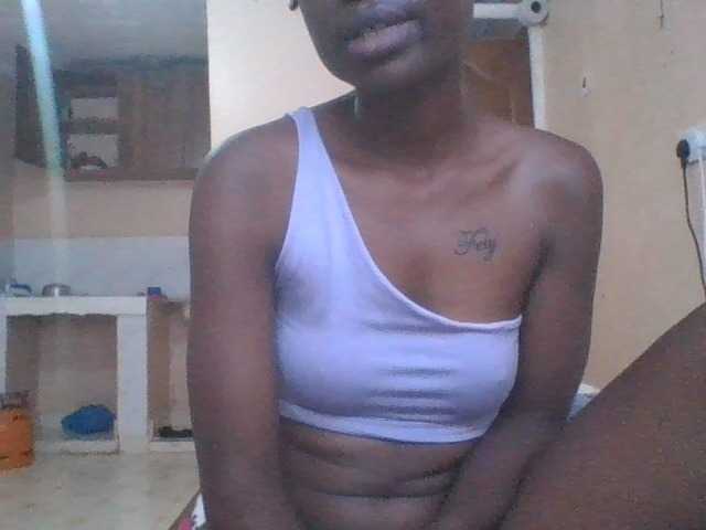 Petitecutie live cam on BongaCams