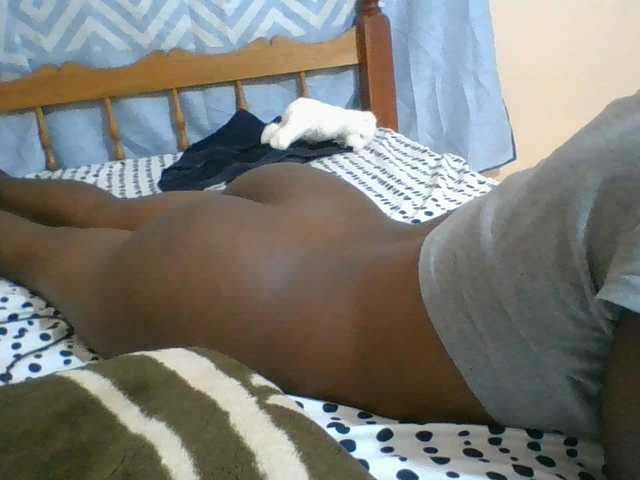 Petitecutie live cam on BongaCams