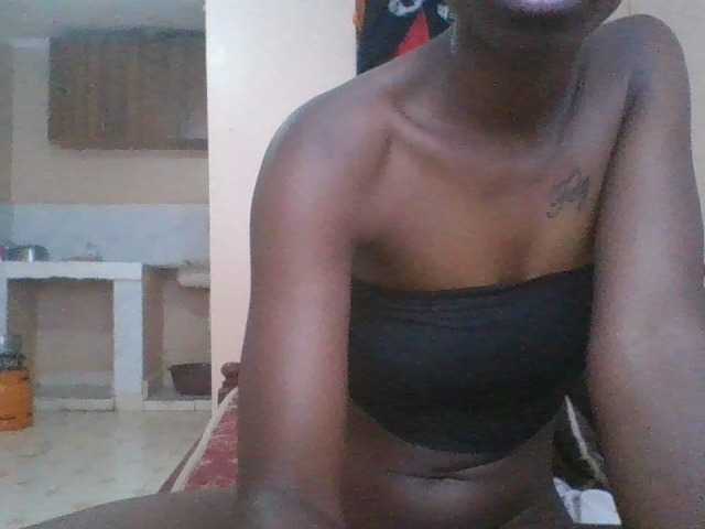 Petitecutie live cam on BongaCams