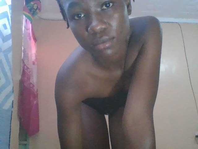 Petitecutie live cam on BongaCams