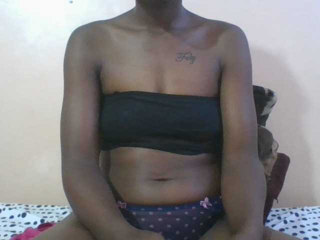 Petitecutie live cam on BongaCams