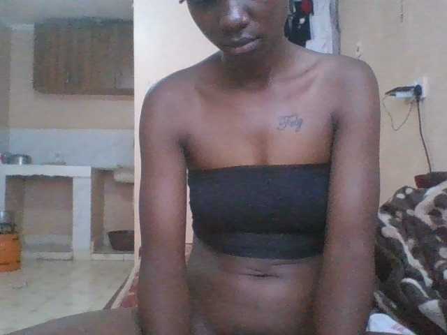 Petitecutie live cam on BongaCams