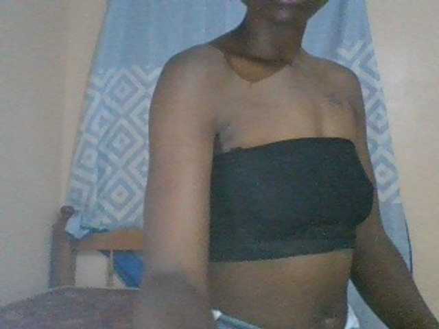 Petitecutie live cam on BongaCams