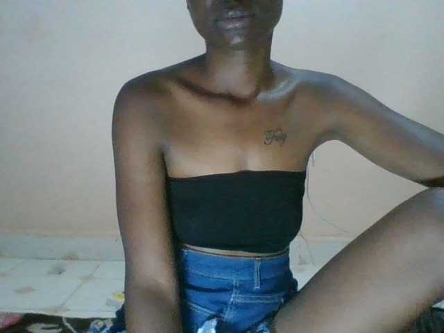 Petitecutie live cam on BongaCams